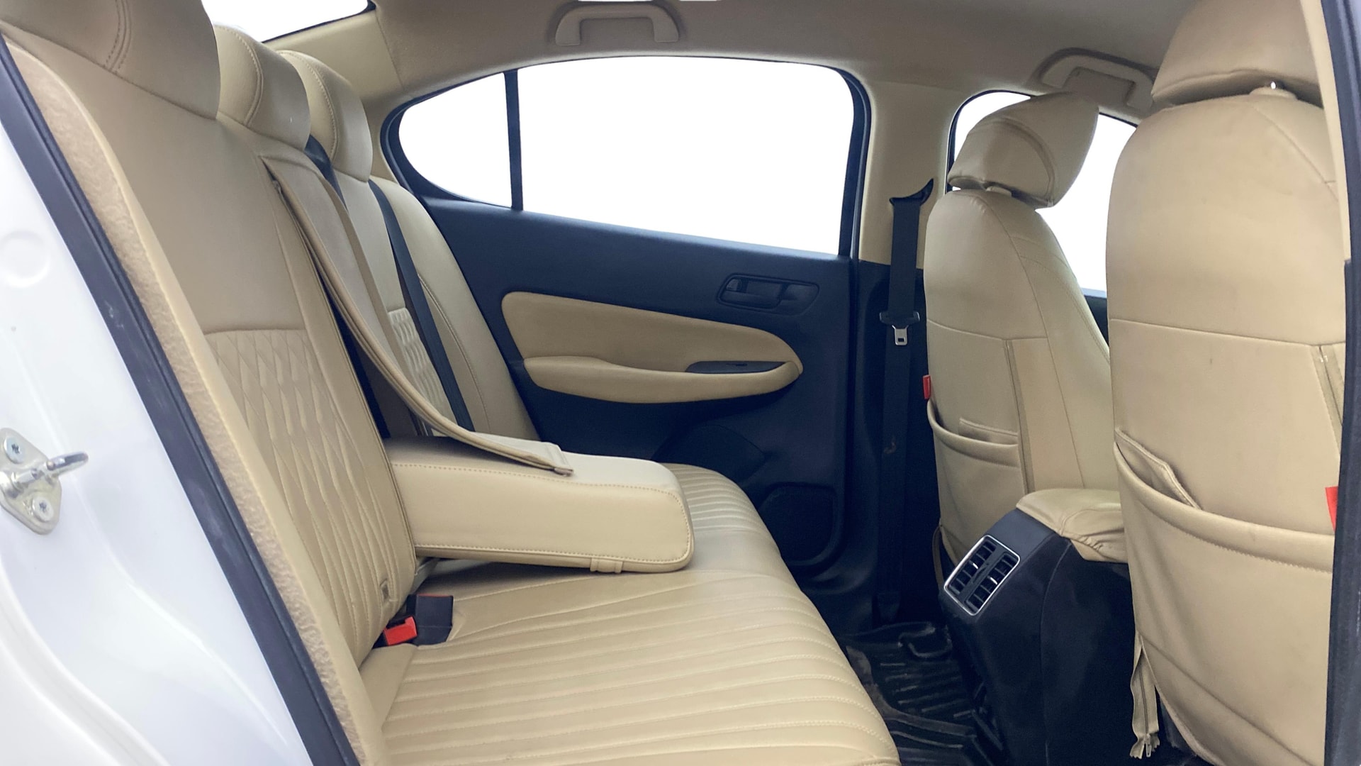 View 2022 Honda City ZX MT Diesel Anniversary Edition Image 35 Used 2022 Honda City ZX MT Diesel Anniversary Edition Image 35