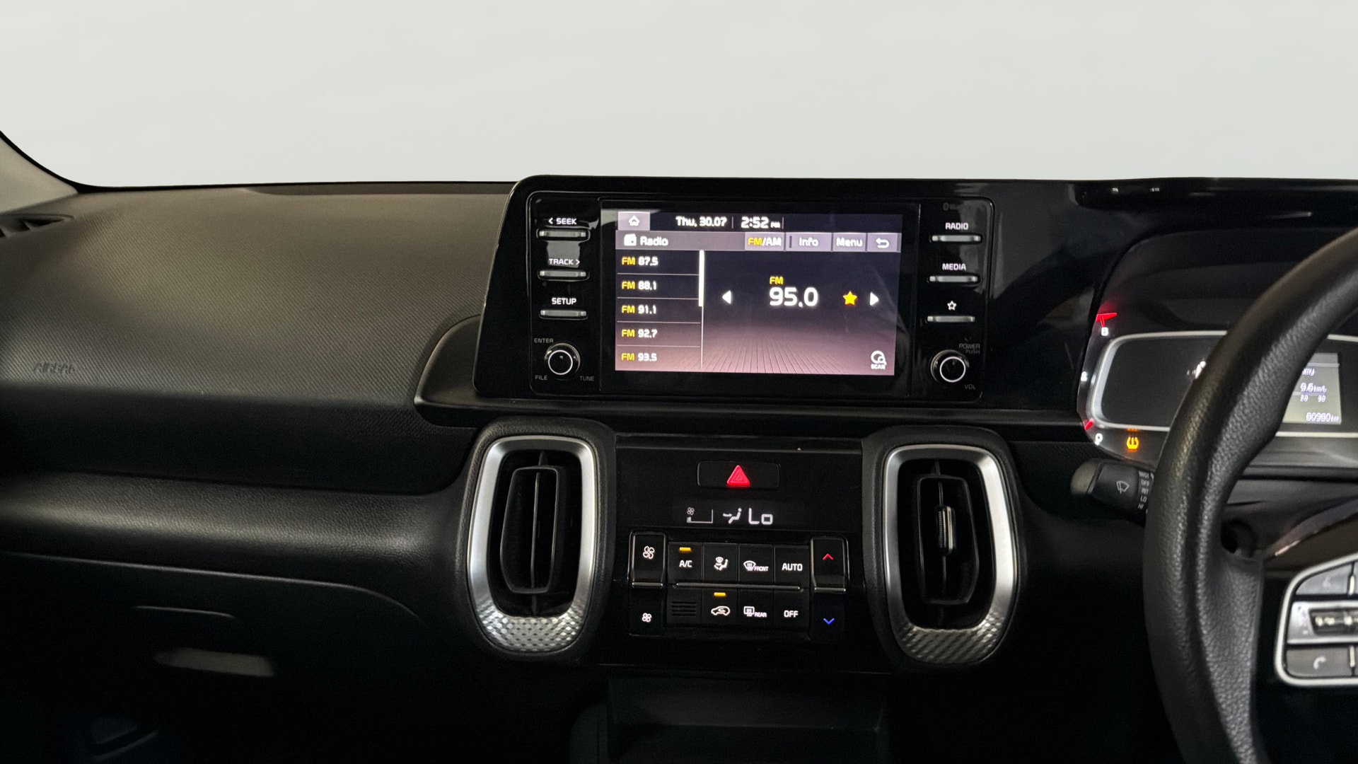 View 2022 Kia Sonet HTK Plus iMT Petrol Image 17 Used 2022 Kia Sonet HTK Plus iMT Petrol Image 17