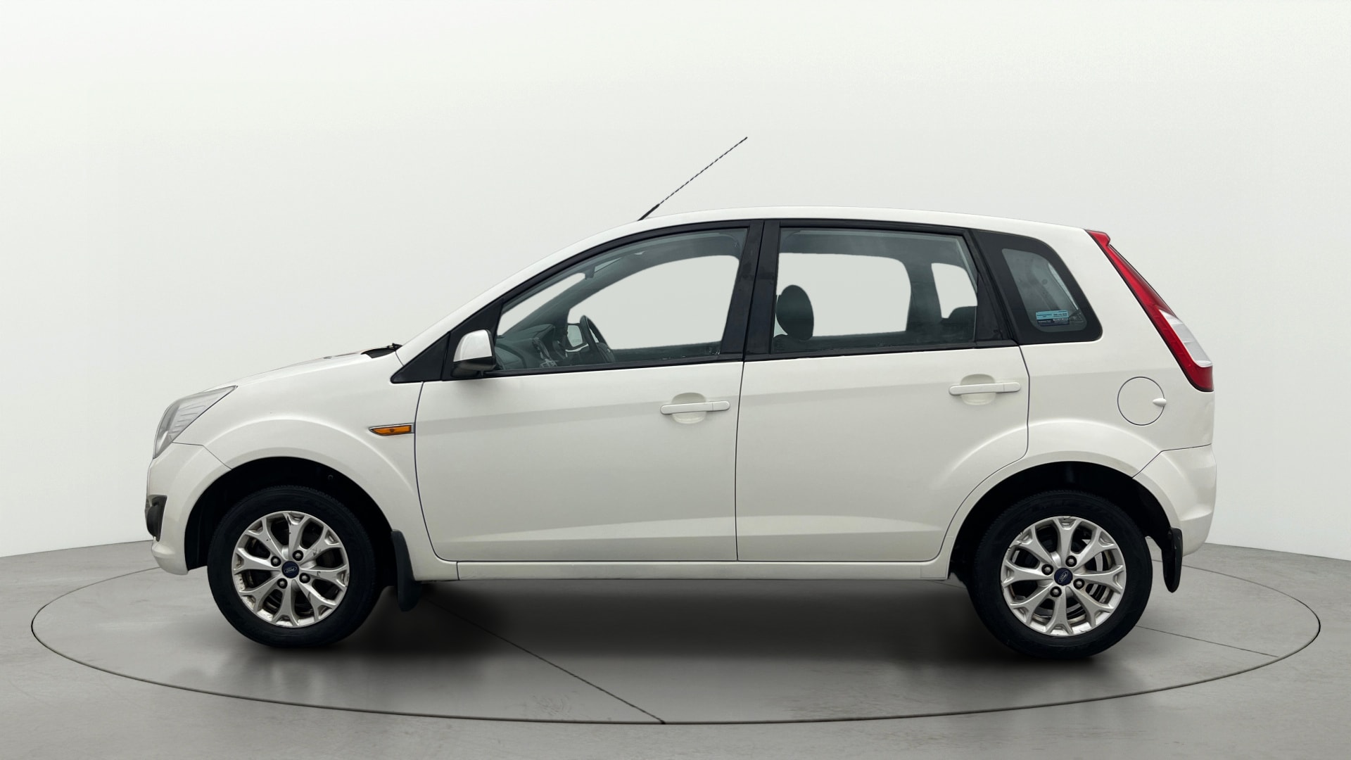 View 2013 Ford Figo 1.2P Ambiente MT BS IV Image 5 Used 2013 Ford Figo 1.2P Ambiente MT BS IV Image 5