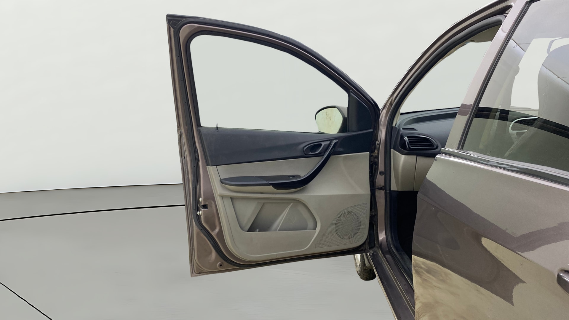 View 2017 Tata Tiago Revotorq XB Image 30 Used 2017 Tata Tiago Revotorq XB Image 30