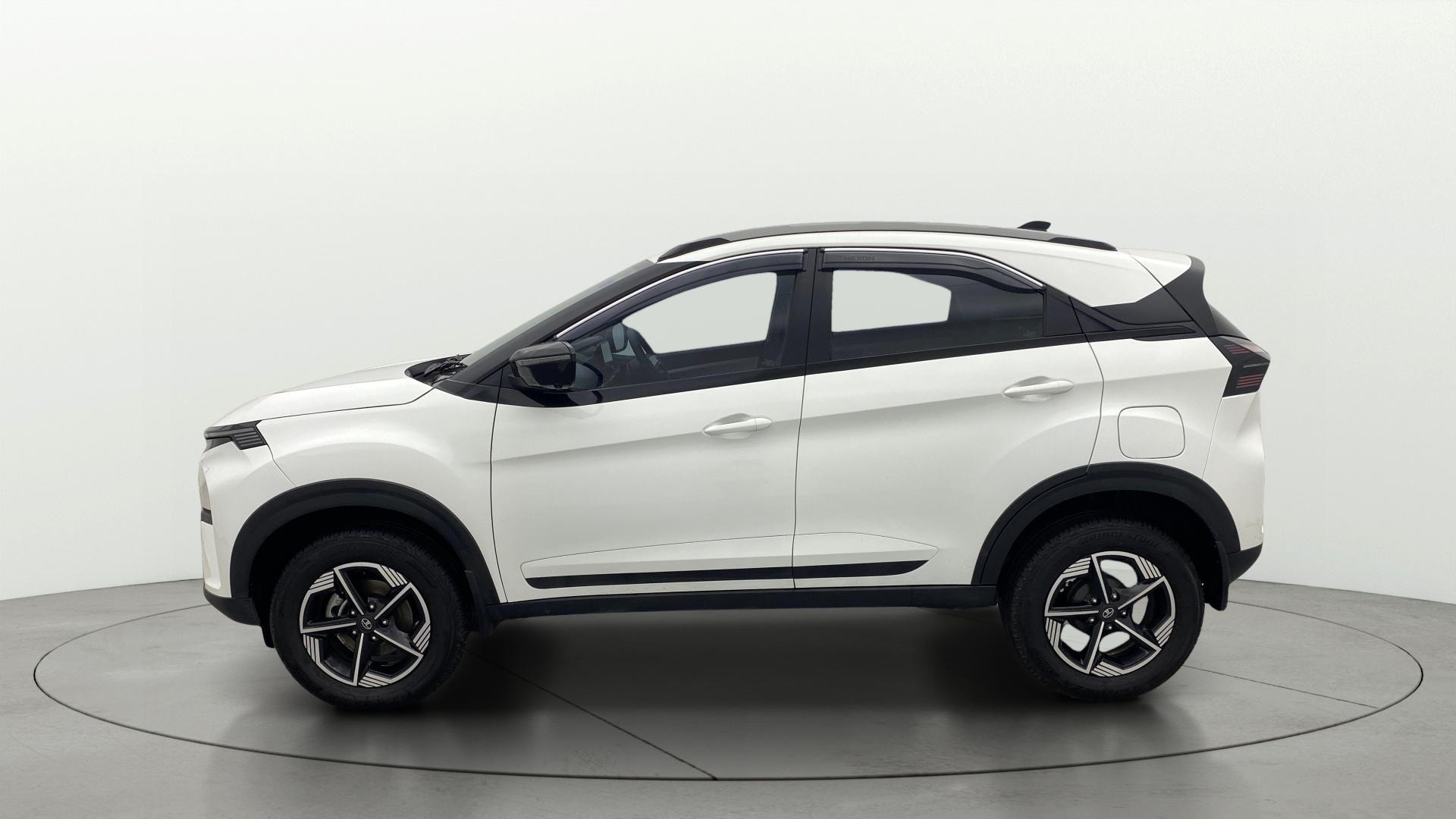View 2025 Tata Nexon Revotron XE Image 5 Used 2025 Tata Nexon Revotron XE Image 5