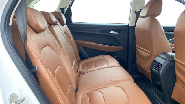 View MG Hector Plus Image 38 Used MG Hector Plus Image 38