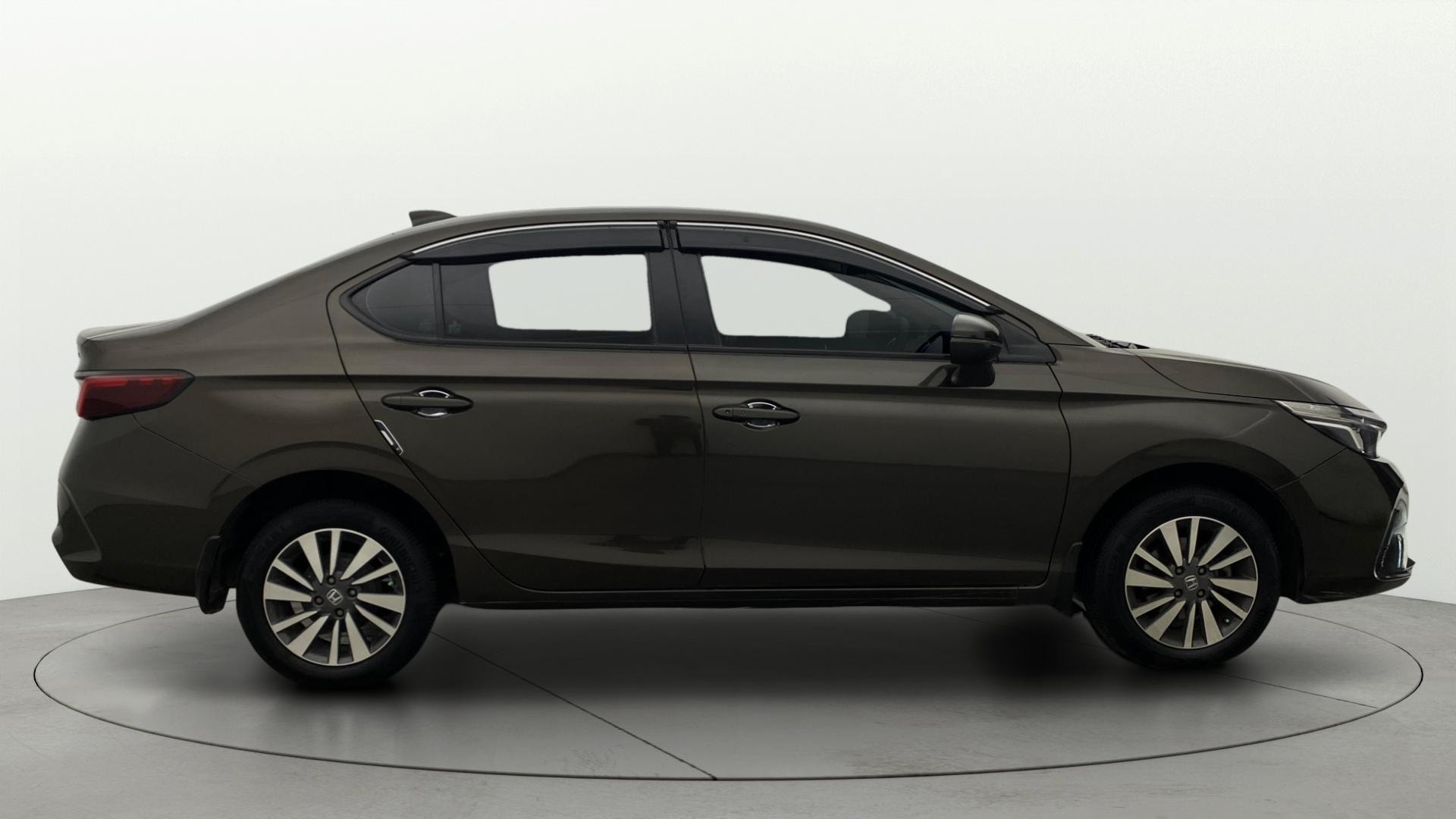 View 2024 Honda City ZX MT Diesel Anniversary Edition Image 9 Used 2024 Honda City ZX MT Diesel Anniversary Edition Image 9
