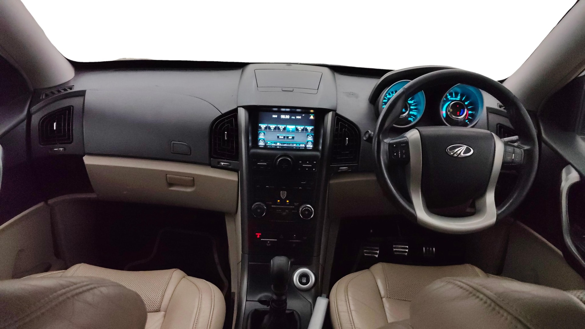 View 2017 Mahindra XUV500 G AT Image 32 Used 2017 Mahindra XUV500 G AT Image 32