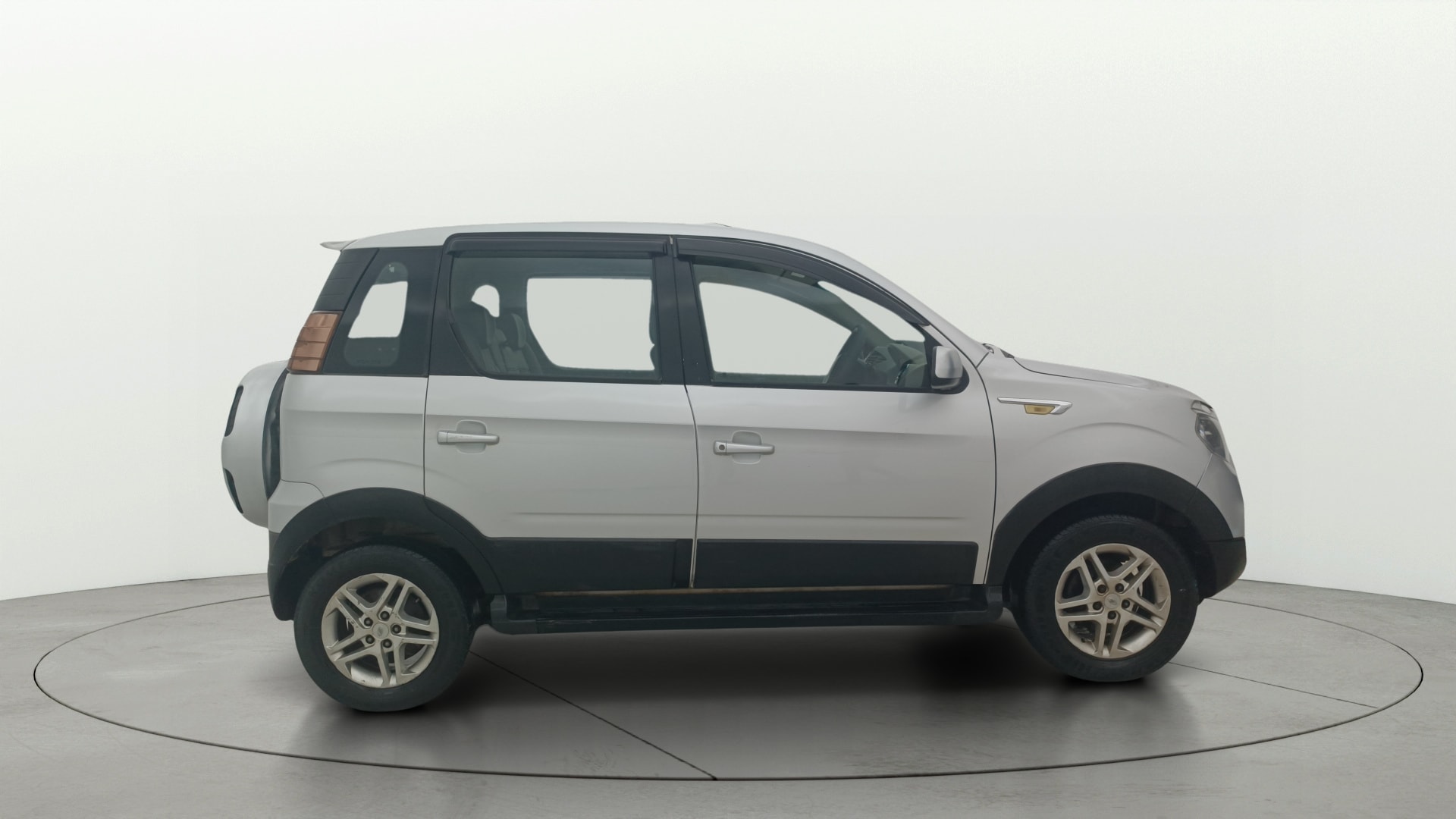 View 2016 Mahindra NuvoSport N8 Image 28 Used 2016 Mahindra NuvoSport N8 Image 28