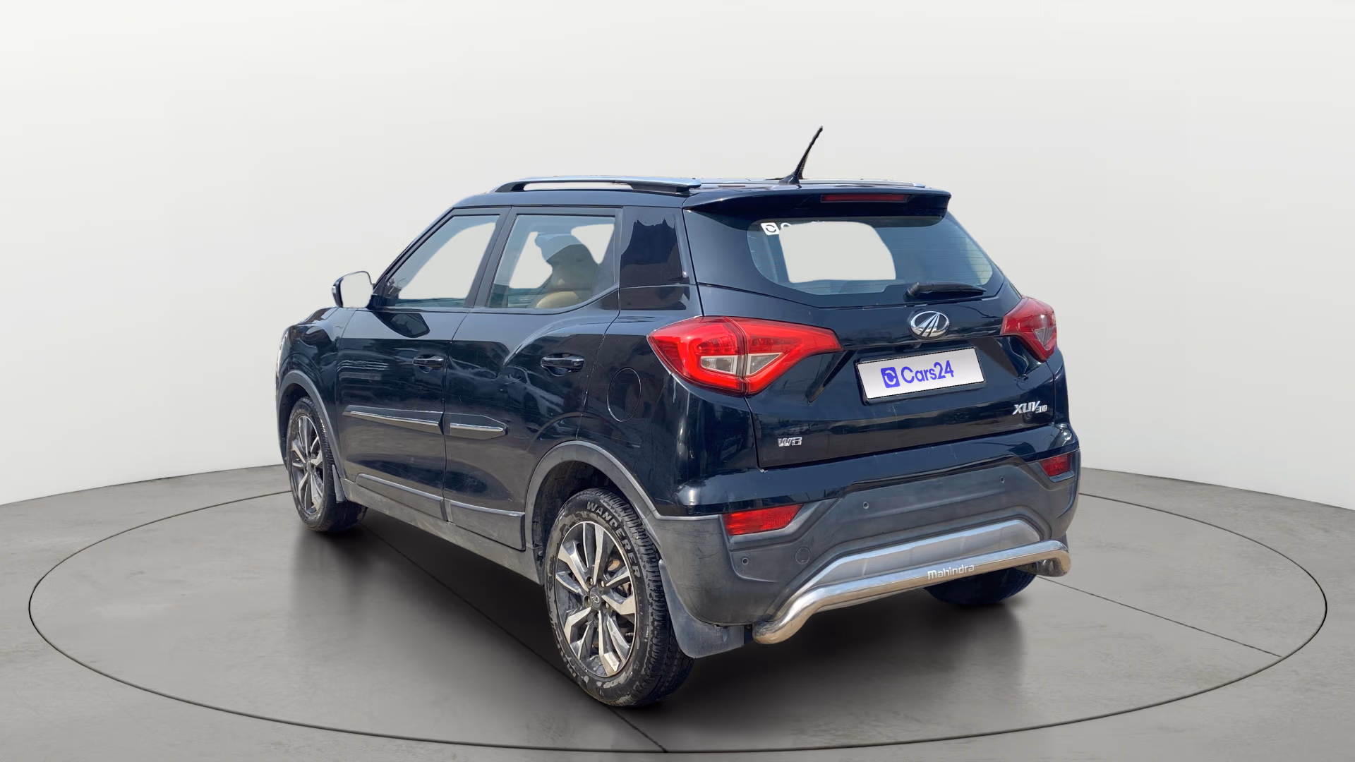 View 2019 Mahindra XUV300 W4 Petrol BS IV Image 2 Used 2019 Mahindra XUV300 W4 Petrol BS IV Image 2