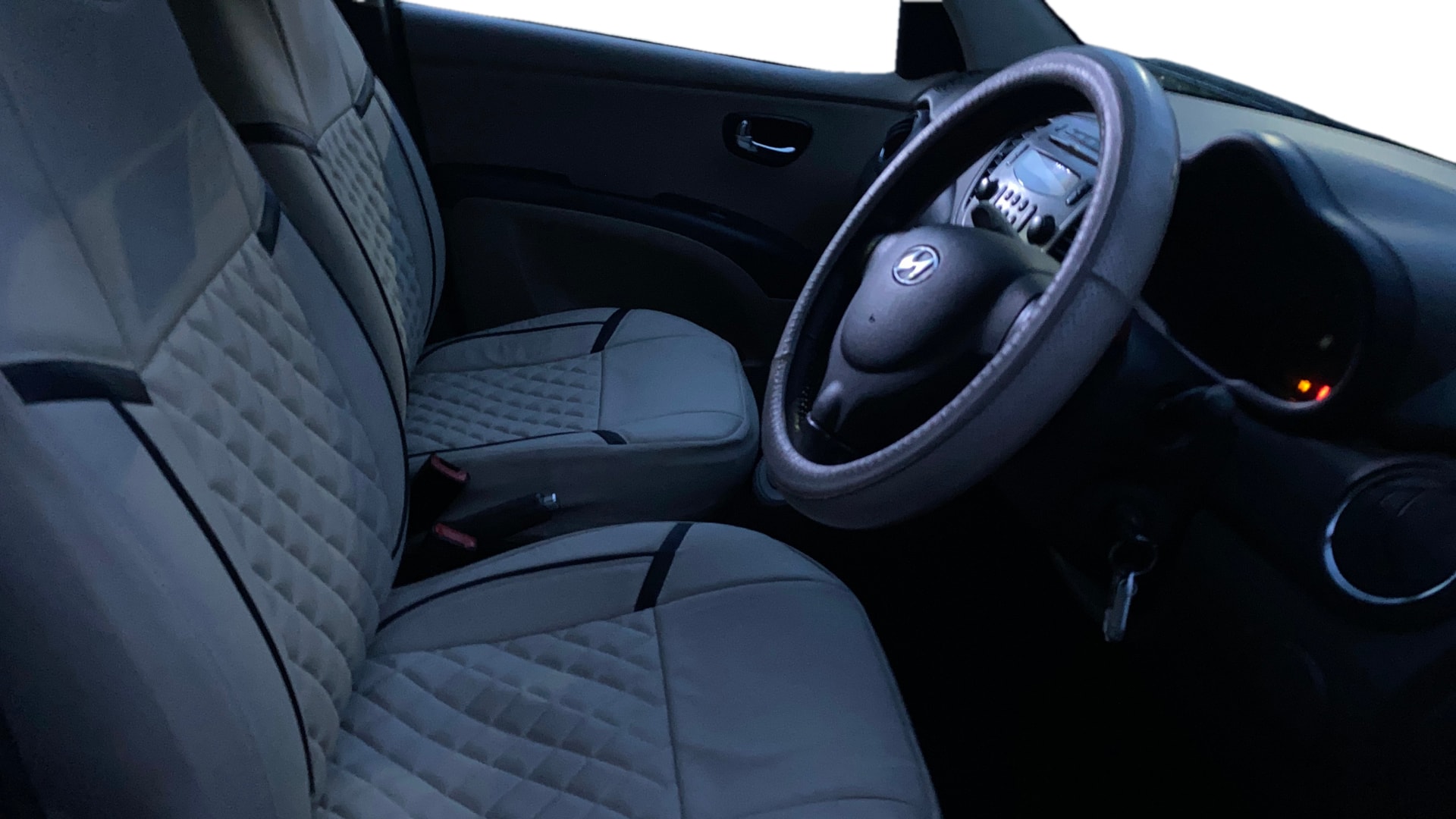 View 2013 Hyundai i10 1.2 Sportz AT Image 16 Used 2013 Hyundai i10 1.2 Sportz AT Image 16