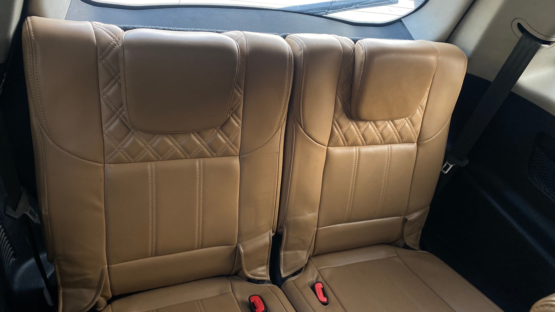 View 2018 Mahindra XUV500 W11 AT Image 10 Used 2018 Mahindra XUV500 W11 AT Image 10