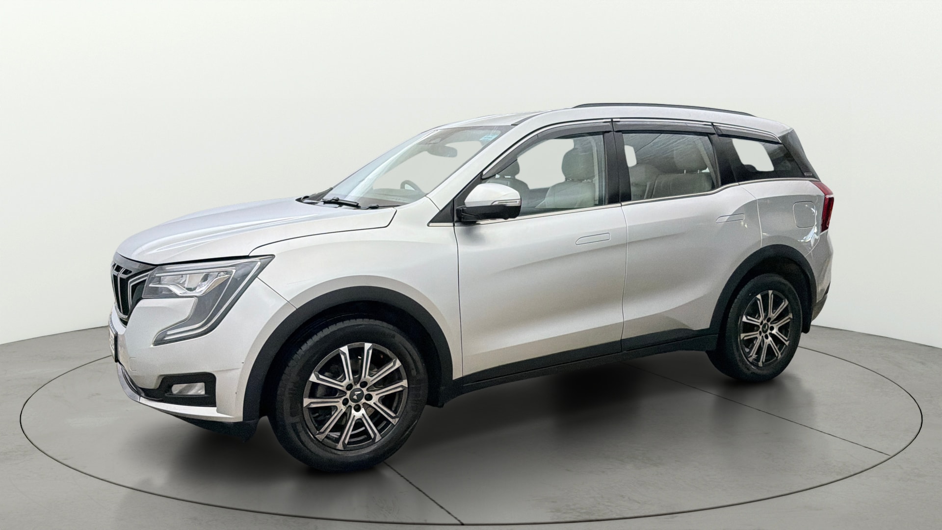 View 2024 Mahindra XUV700 MX Petrol 5 STR Image 23 Used 2024 Mahindra XUV700 MX Petrol 5 STR Image 23