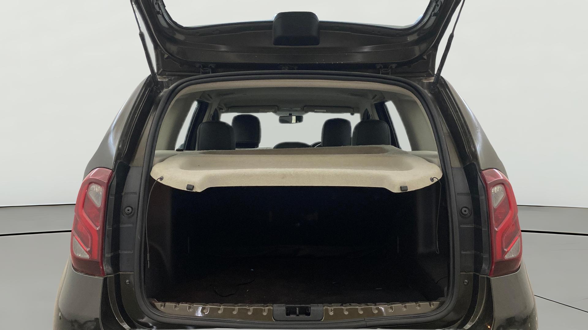 View 2020 Renault Duster Petrol RXZ Image 37 Used 2020 Renault Duster Petrol RXZ Image 37