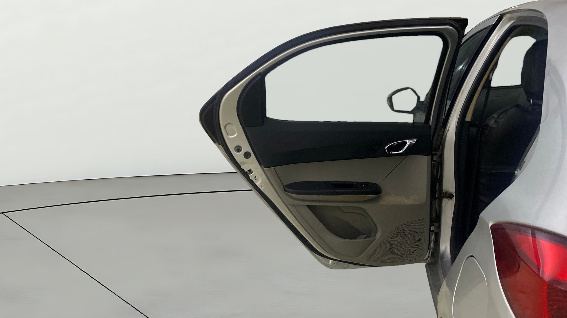 View 2016 Tata Tiago Revotorq XB Image 22 Used 2016 Tata Tiago Revotorq XB Image 22