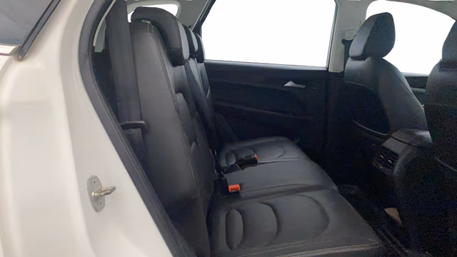 View MG Hector Image 38 Used MG Hector Image 38