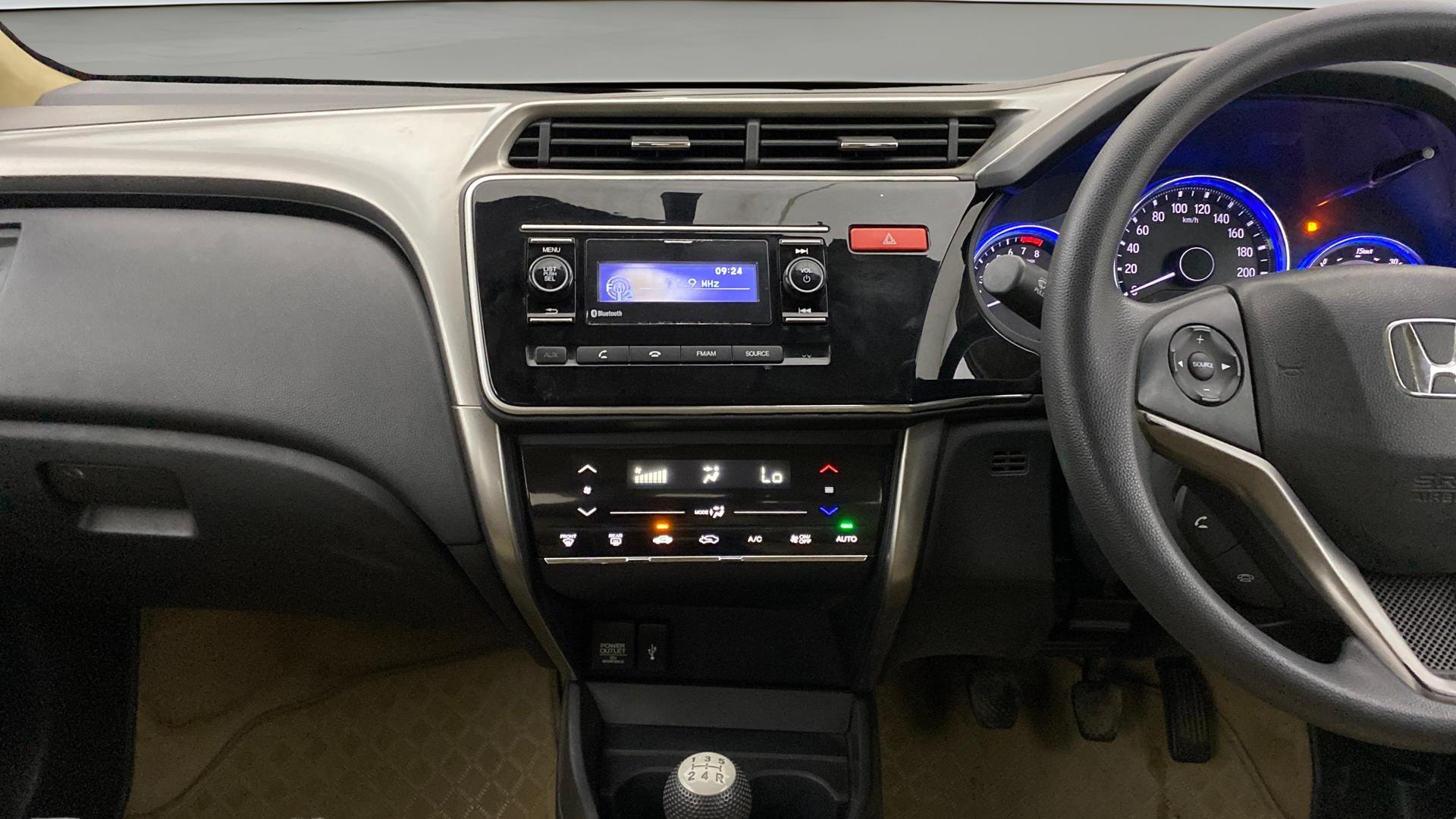View 2014 Honda City ZX MT Diesel Anniversary Edition Image 18 Used 2014 Honda City ZX MT Diesel Anniversary Edition Image 18