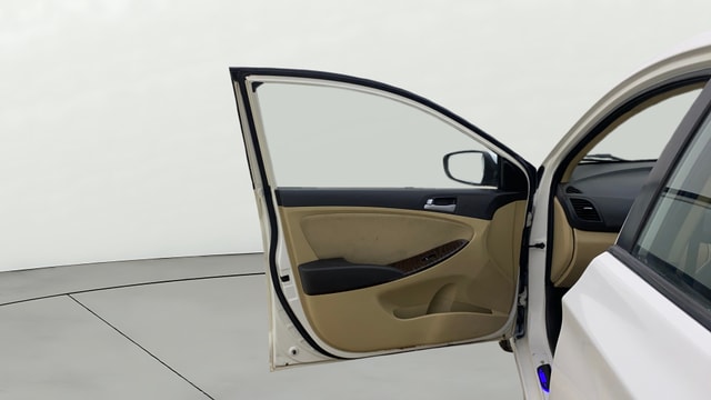 View Hyundai Fluidic Verna Image 36 Used Hyundai Fluidic Verna Image 36