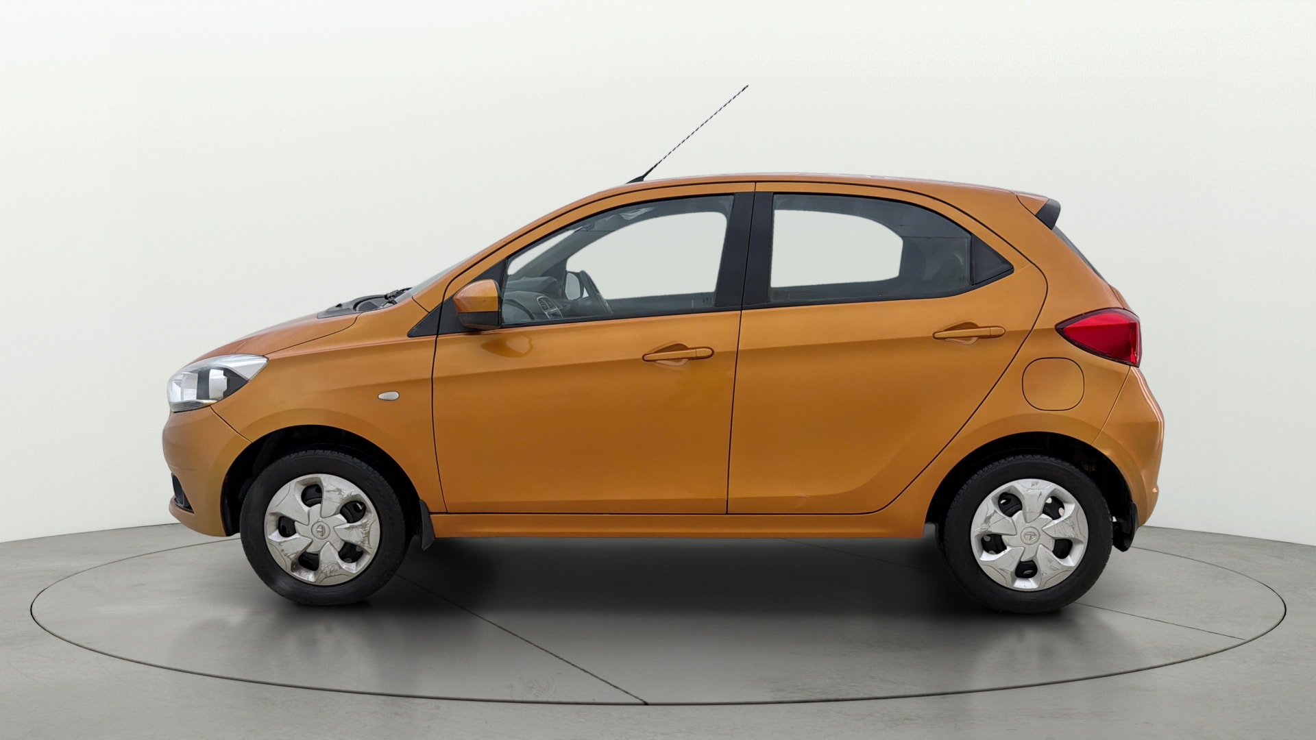View 2016 Tata Tiago Revotorq XB Image 5 Used 2016 Tata Tiago Revotorq XB Image 5