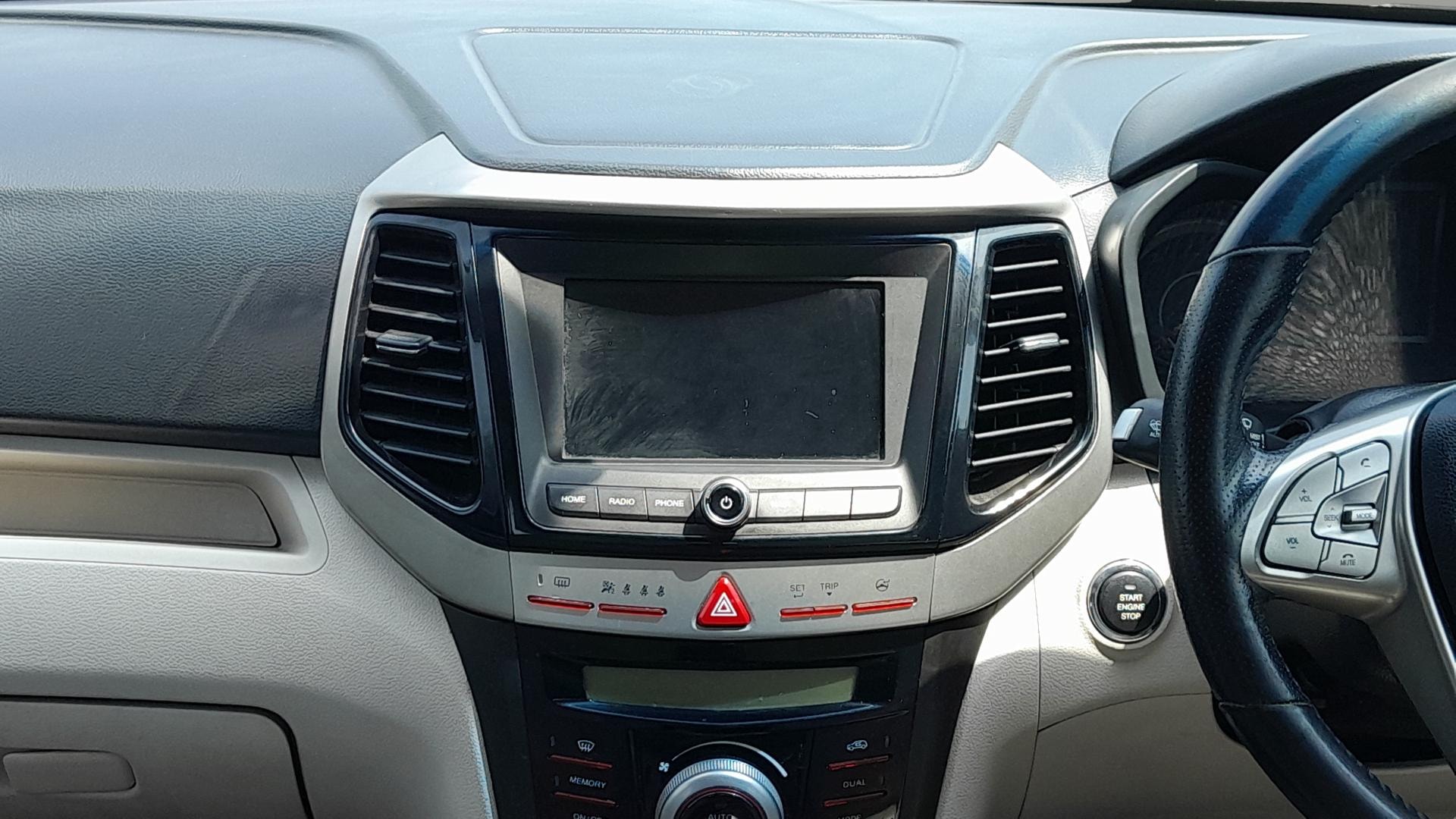 View 2019 Mahindra XUV300 W4 Petrol BS IV Image 33 Used 2019 Mahindra XUV300 W4 Petrol BS IV Image 33
