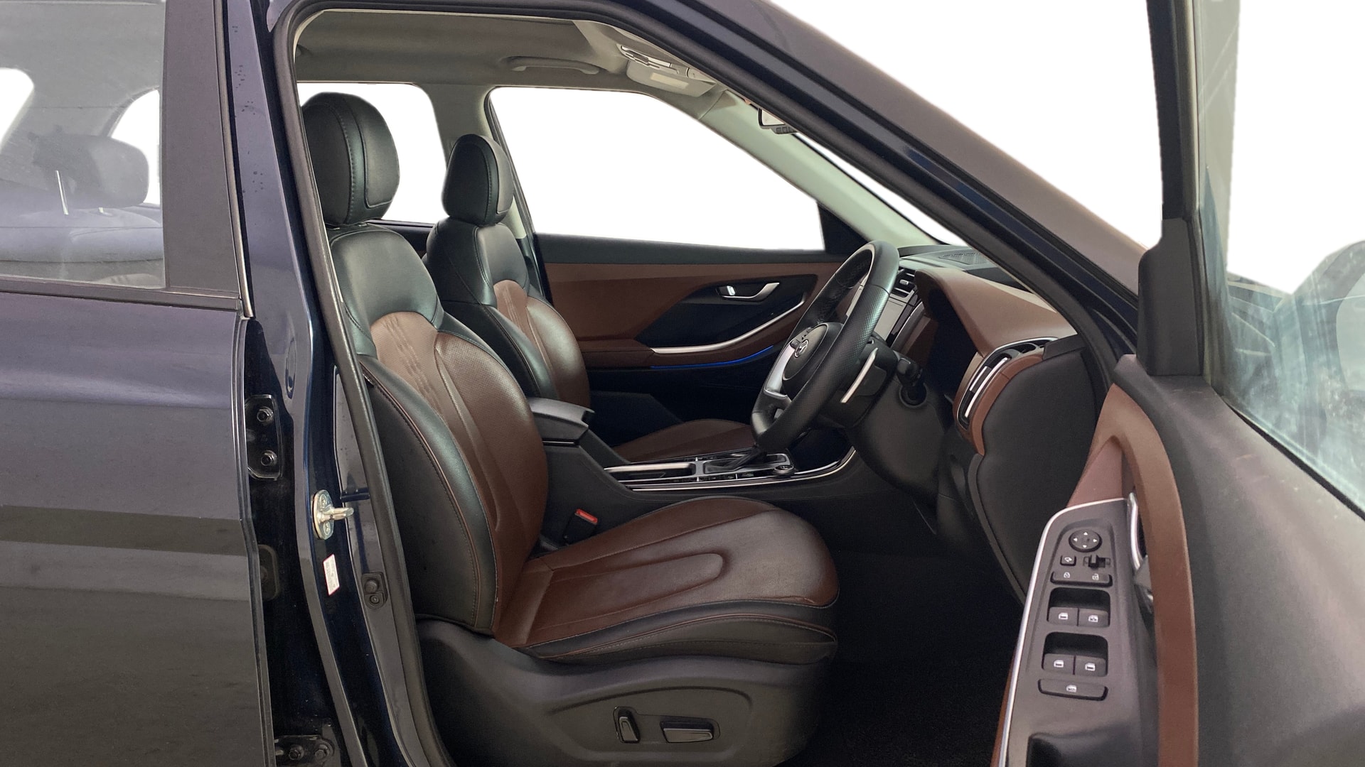 View 2022 Hyundai Alcazar Prestige 6 Seater MT Petrol Image 19 Used 2022 Hyundai Alcazar Prestige 6 Seater MT Petrol Image 19