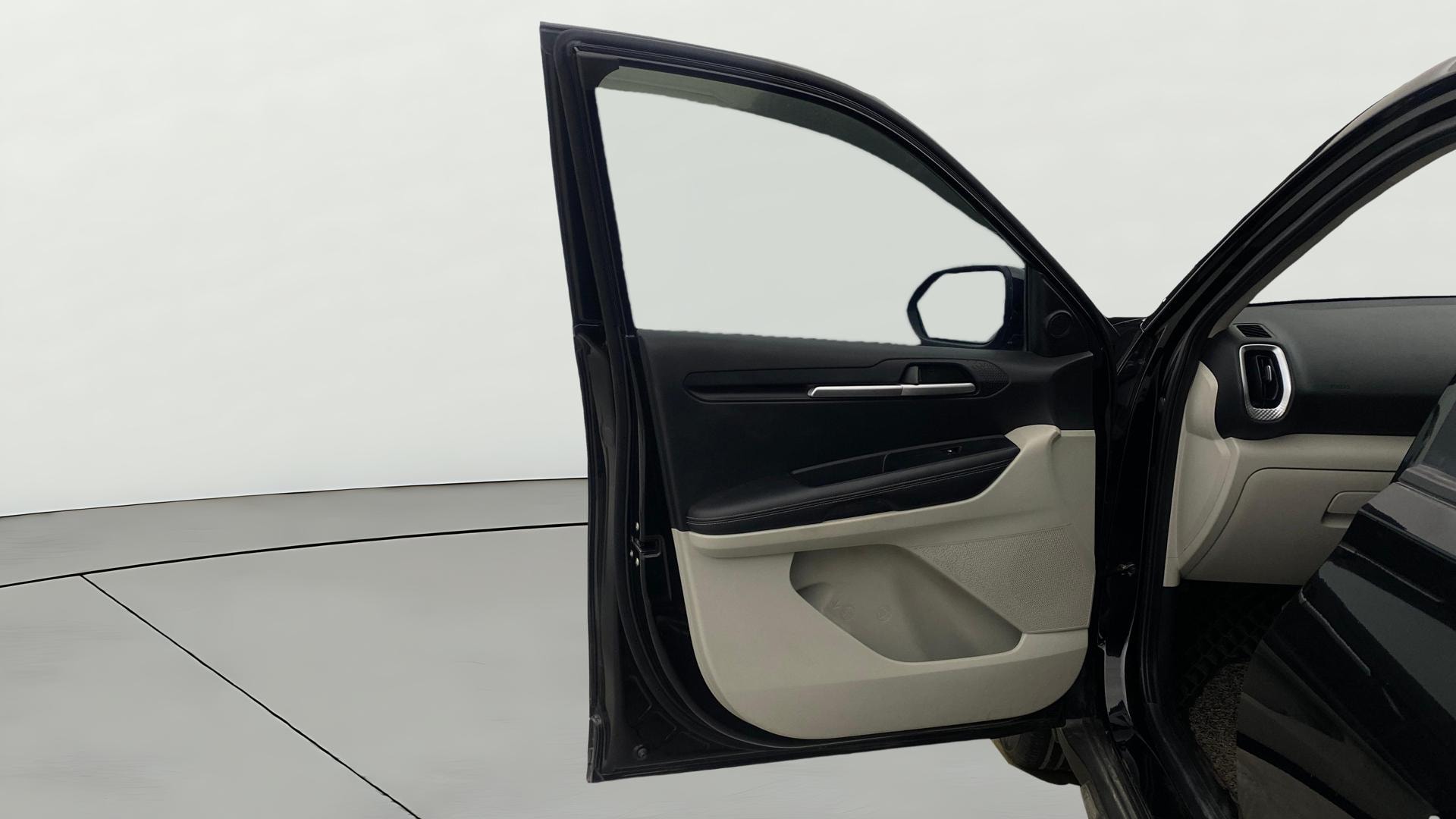 View 2023 Kia Sonet HTE Petrol Image 33 Used 2023 Kia Sonet HTE Petrol Image 33