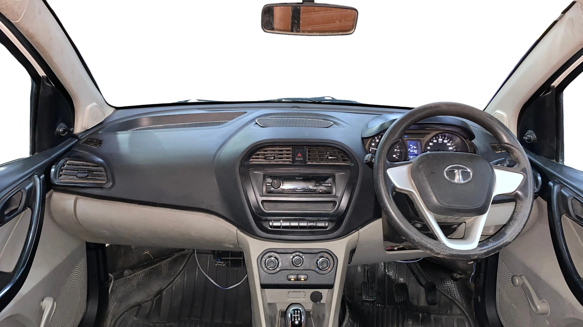 View 2018 Tata Tiago Revotorq XB Image 15 Used 2018 Tata Tiago Revotorq XB Image 15