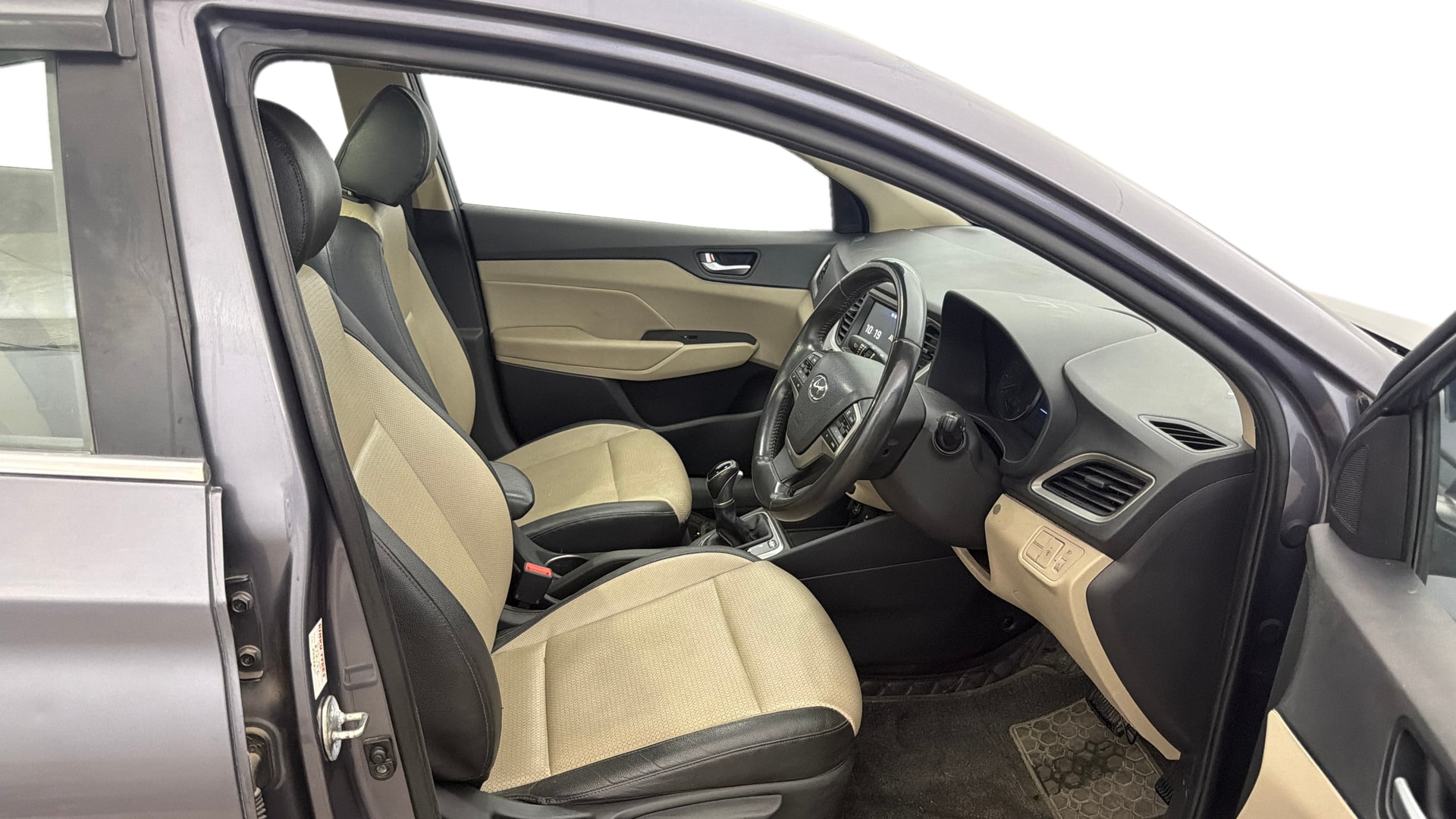 View 2017 Hyundai Verna 1.6 VTVT SX (O) AT Image 18 Used 2017 Hyundai Verna 1.6 VTVT SX (O) AT Image 18