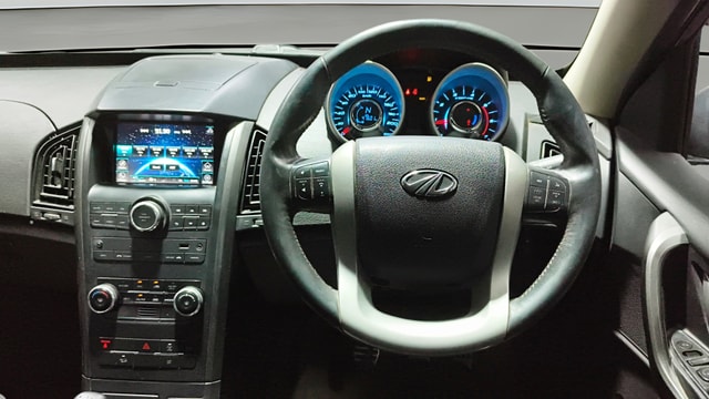 View Mahindra XUV500 Image 14 Used Mahindra XUV500 Image 14