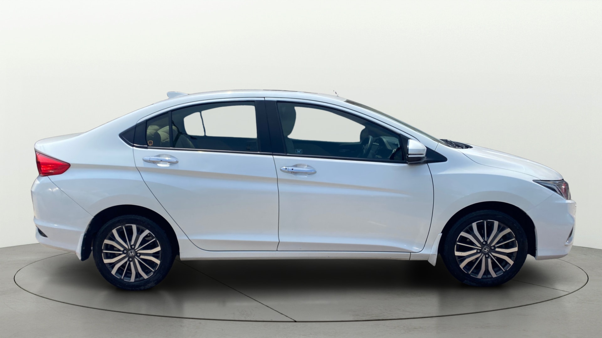 View 2017 Honda City ZX MT Diesel Anniversary Edition Image 9 Used 2017 Honda City ZX MT Diesel Anniversary Edition Image 9