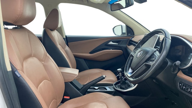 View MG Hector Plus Image 19 Used MG Hector Plus Image 19