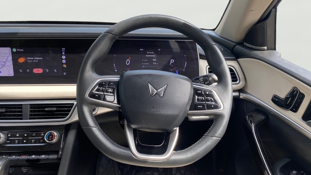 View Mahindra XUV700 Image 14 Used Mahindra XUV700 Image 14