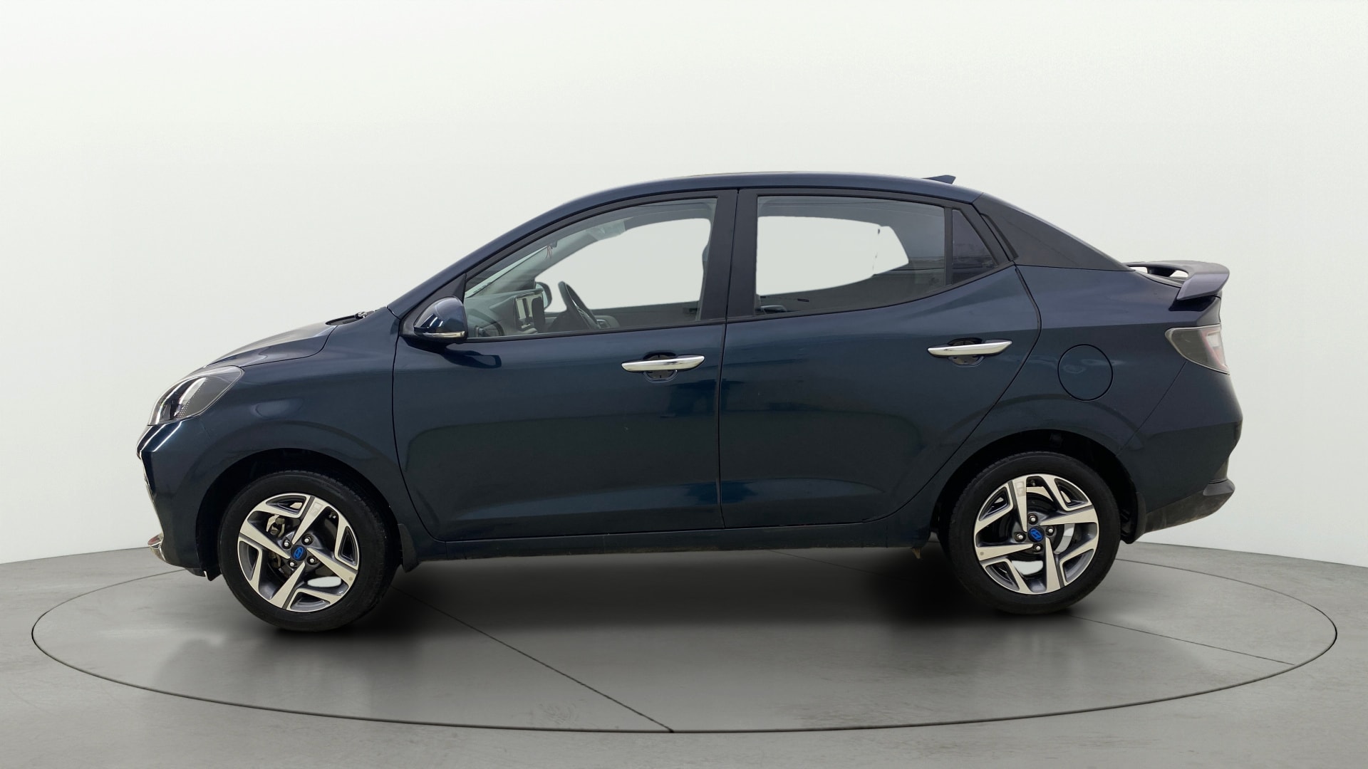View 2024 Hyundai Aura SX MT CNG Image 6 Used 2024 Hyundai Aura SX MT CNG Image 6