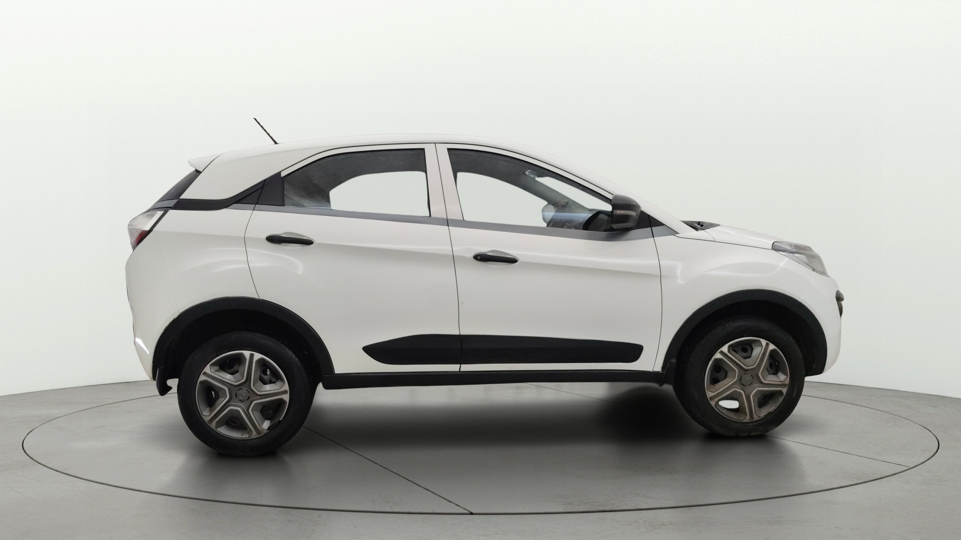 View 2018 Tata Nexon Revotron XM Image 8 Used 2018 Tata Nexon Revotron XM Image 8