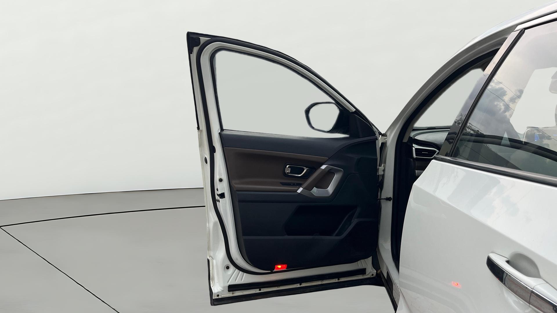 View 2019 Tata Harrier XE Image 32 Used 2019 Tata Harrier XE Image 32