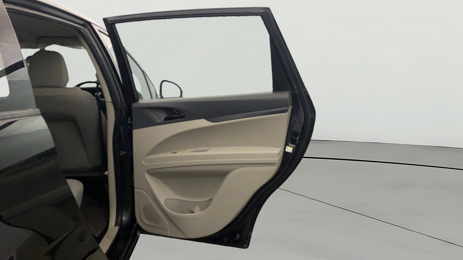 View 2020 Mahindra Marazzo M2 8-Seater Image 6 Used 2020 Mahindra Marazzo M2 8-Seater Image 6