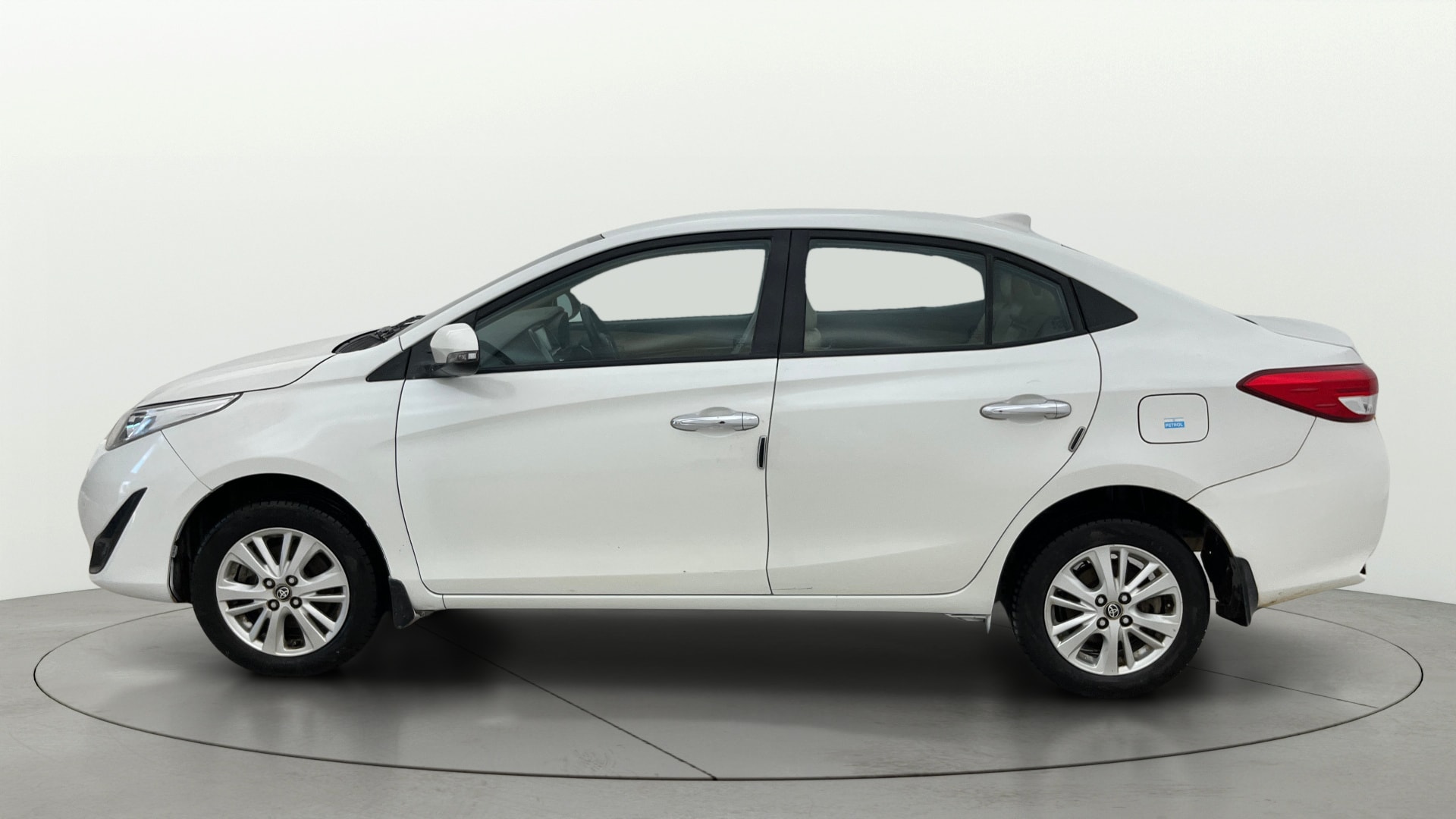 View 2018 Toyota Yaris VX CVT Image 6 Used 2018 Toyota Yaris VX CVT Image 6