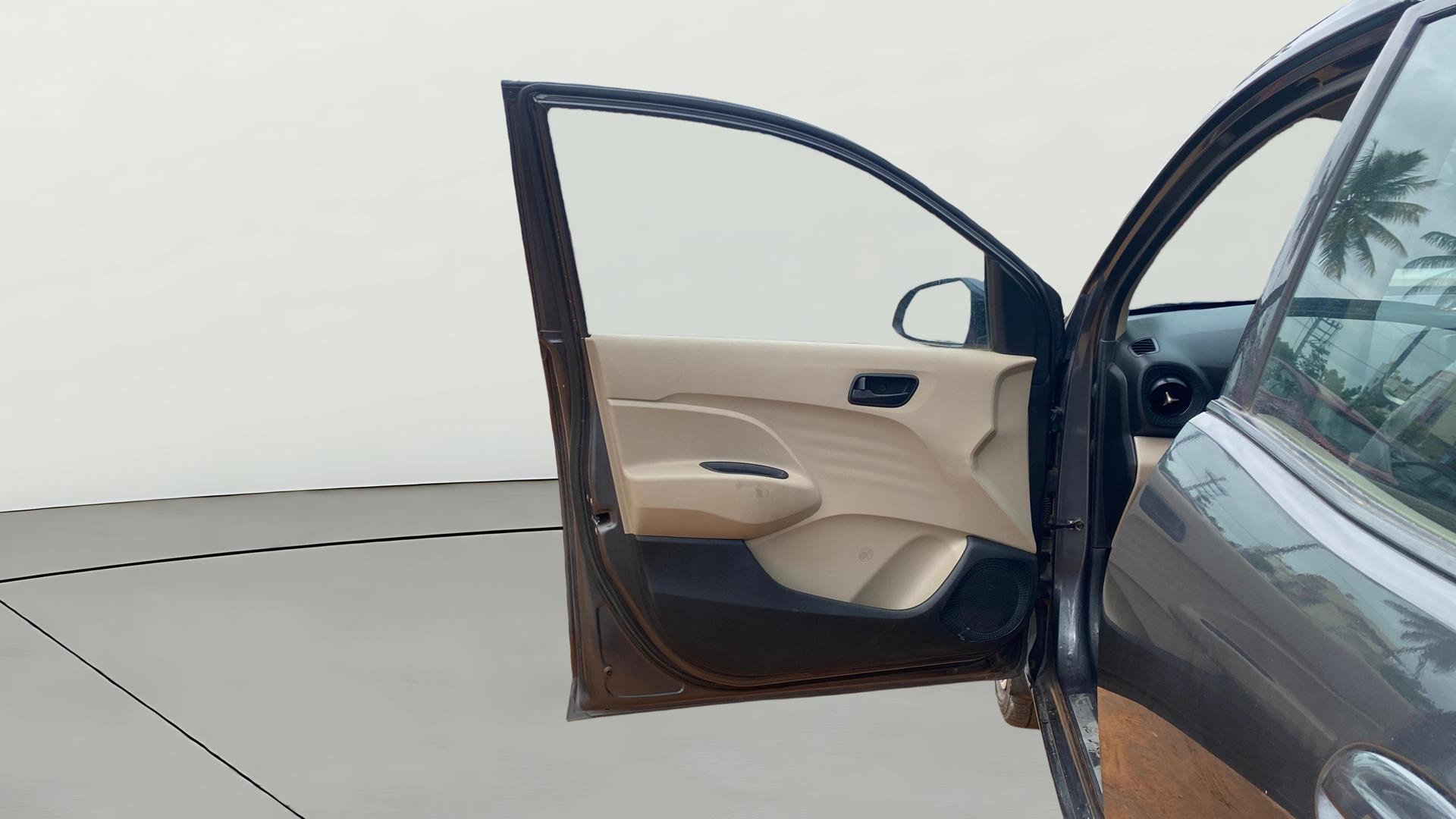 View 2022 Hyundai New Santro D-Lite Petrol Image 30 Used 2022 Hyundai New Santro D-Lite Petrol Image 30