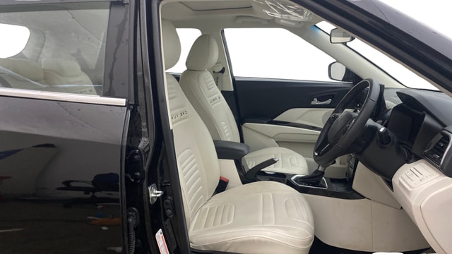 View Mahindra XUV 3XO Image 18 Used Mahindra XUV 3XO Image 18