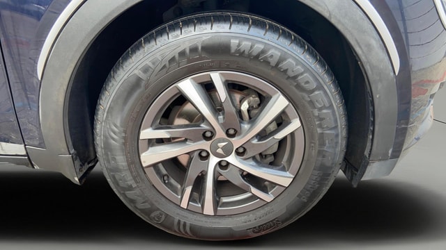 View Mahindra XUV700 Image 40 Used Mahindra XUV700 Image 40