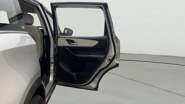 View Mahindra XUV700 Image 6 Used Mahindra XUV700 Image 6
