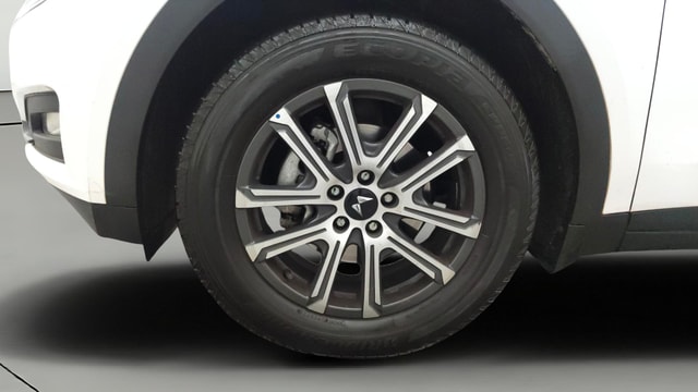 View Mahindra XUV700 Image 37 Used Mahindra XUV700 Image 37