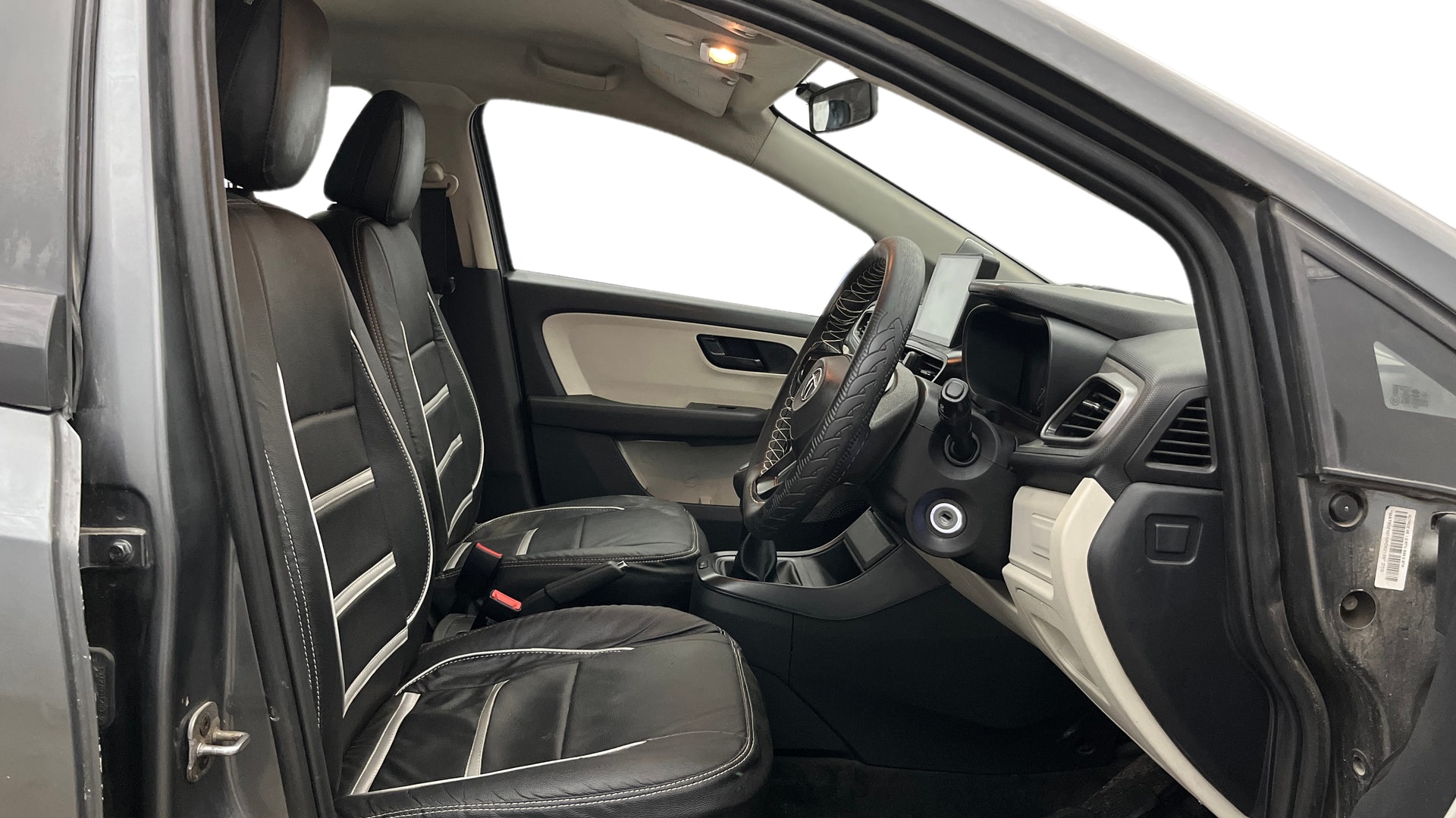 View 2022 Tata Altroz XE Petrol Image 17 Used 2022 Tata Altroz XE Petrol Image 17