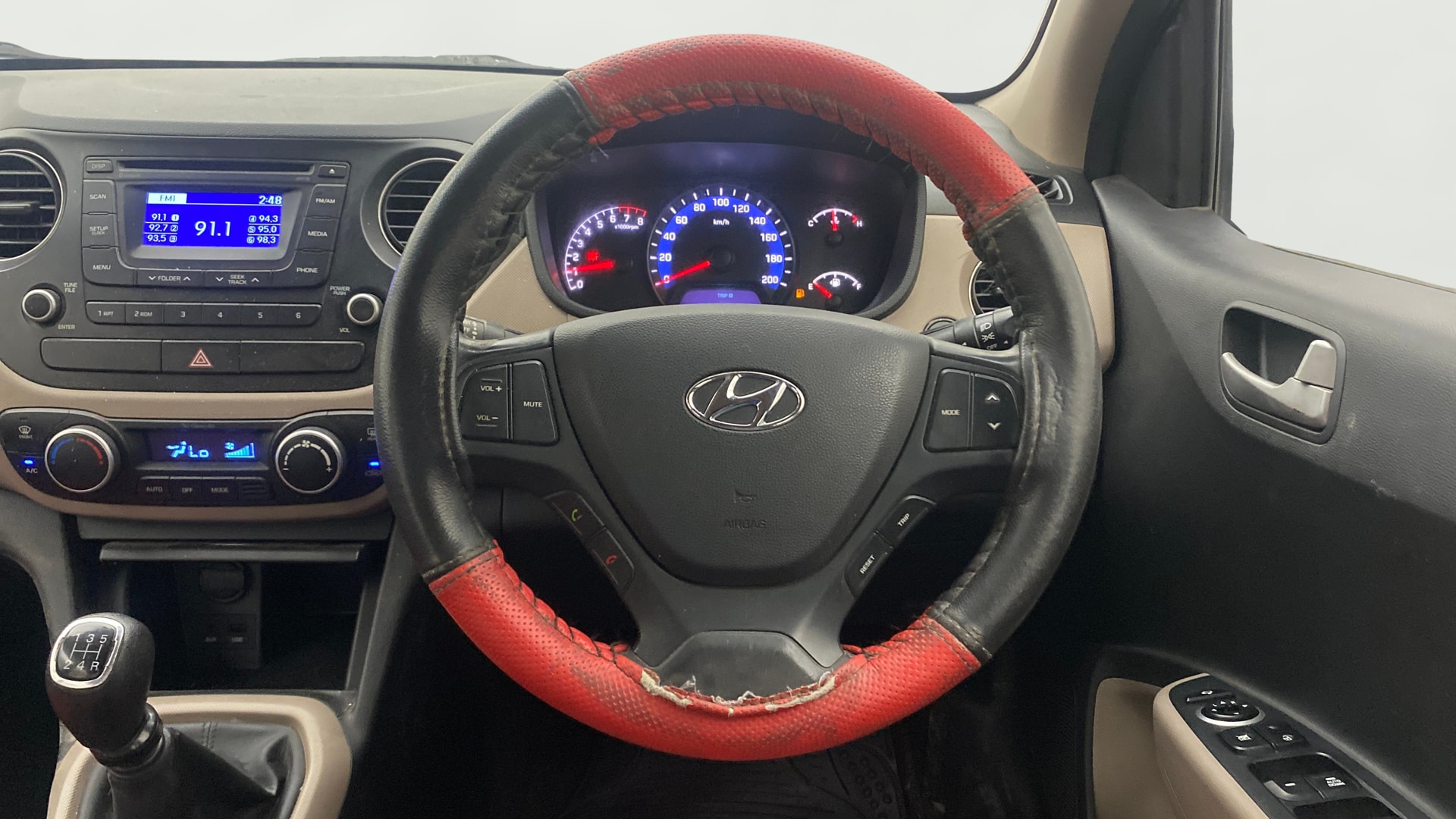 View 2014 Hyundai Xcent SX Petrol (O) Image 20 Used 2014 Hyundai Xcent SX Petrol (O) Image 20