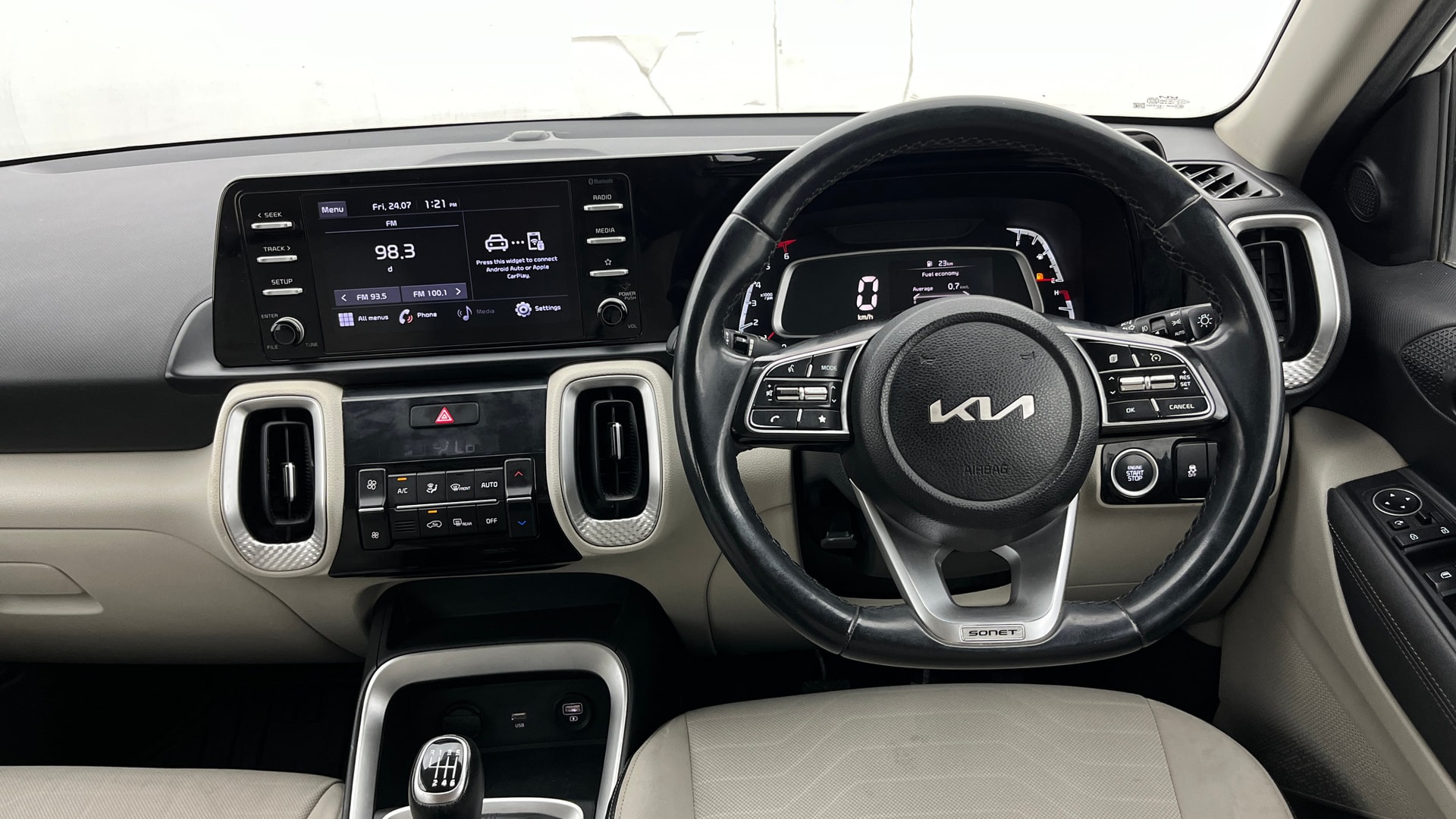 View 2022 Kia Sonet HTX Diesel Image 13 Used 2022 Kia Sonet HTX Diesel Image 13
