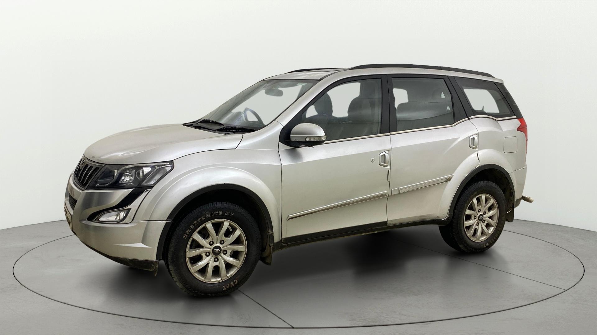 View 2015 Mahindra XUV500 W10 FWD Image 23 Used 2015 Mahindra XUV500 W10 FWD Image 23