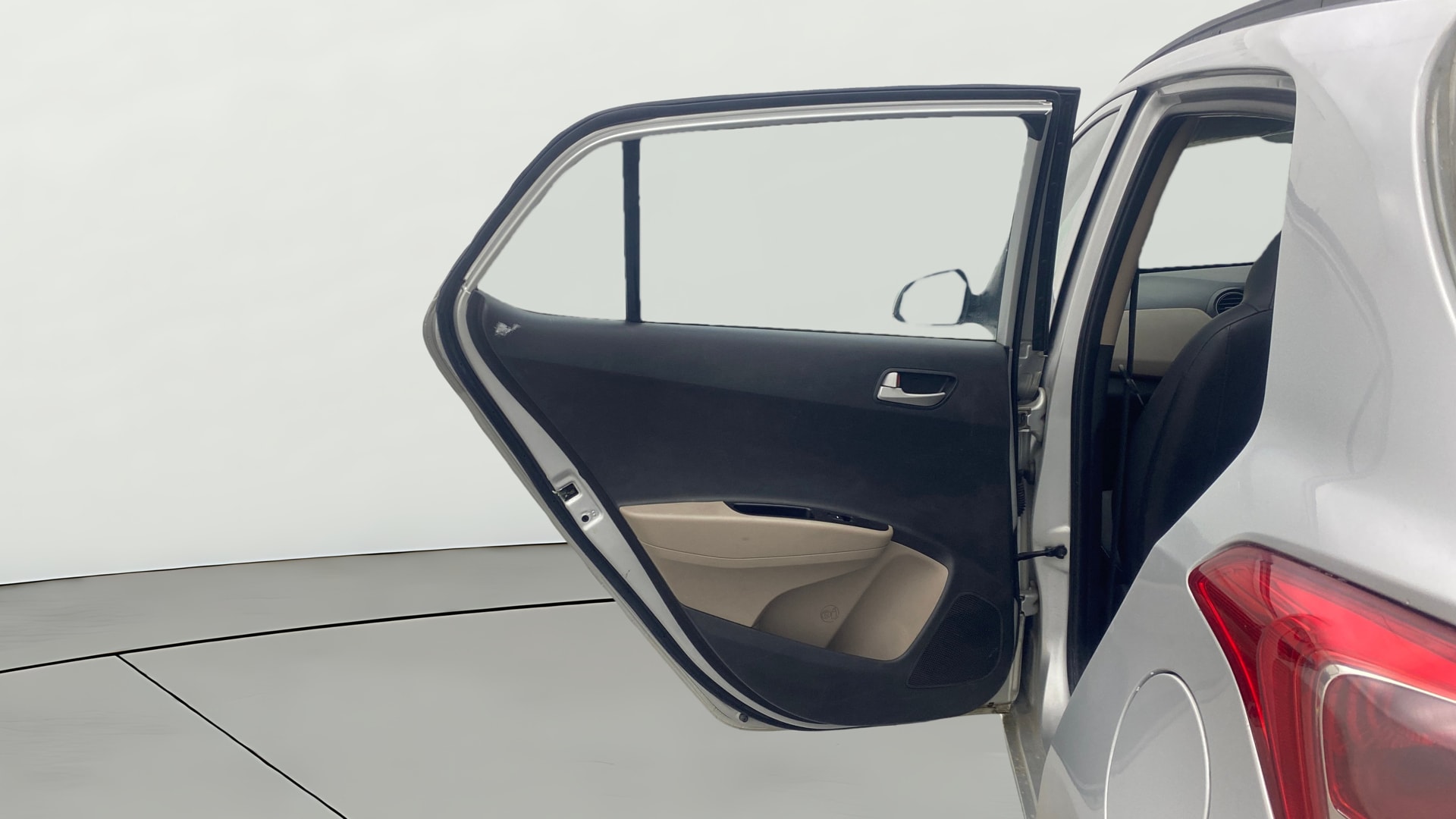 View 2014 Hyundai Grand i10 Sportz 1.2 Kappa Image 22 Used 2014 Hyundai Grand i10 Sportz 1.2 Kappa Image 22