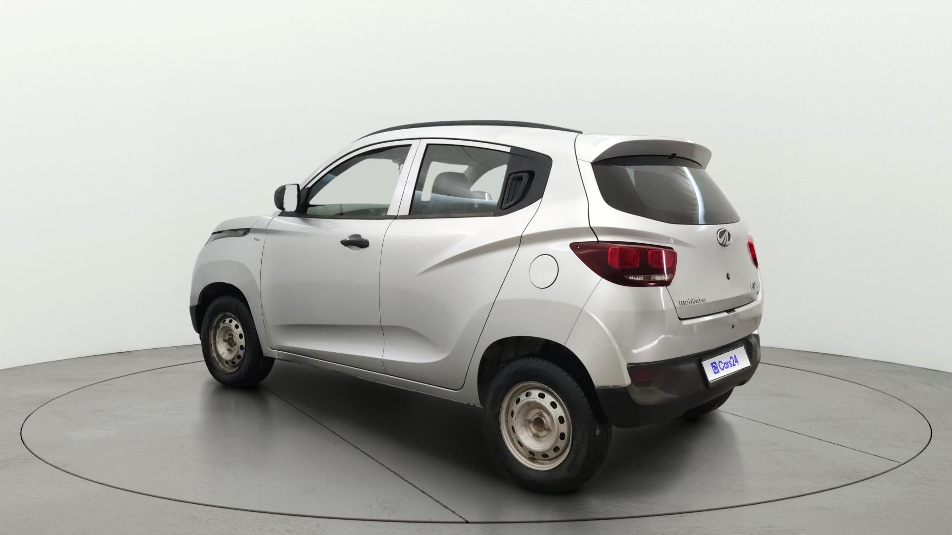 View 2017 Mahindra KUV100 K2 6 STR Image 2 Used 2017 Mahindra KUV100 K2 6 STR Image 2