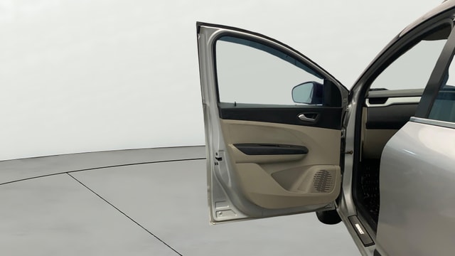 View Renault Triber Image 32 Used Renault Triber Image 32