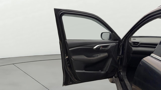 View Toyota Urban Cruiser Hyryder Image 32 Used Toyota Urban Cruiser Hyryder Image 32