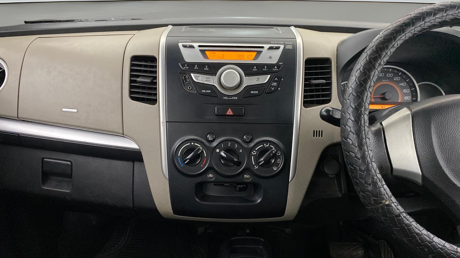 View 2016 Maruti Suzuki 1000 Base Variant Image 17 Used 2016 Maruti Suzuki 1000 Base Variant Image 17