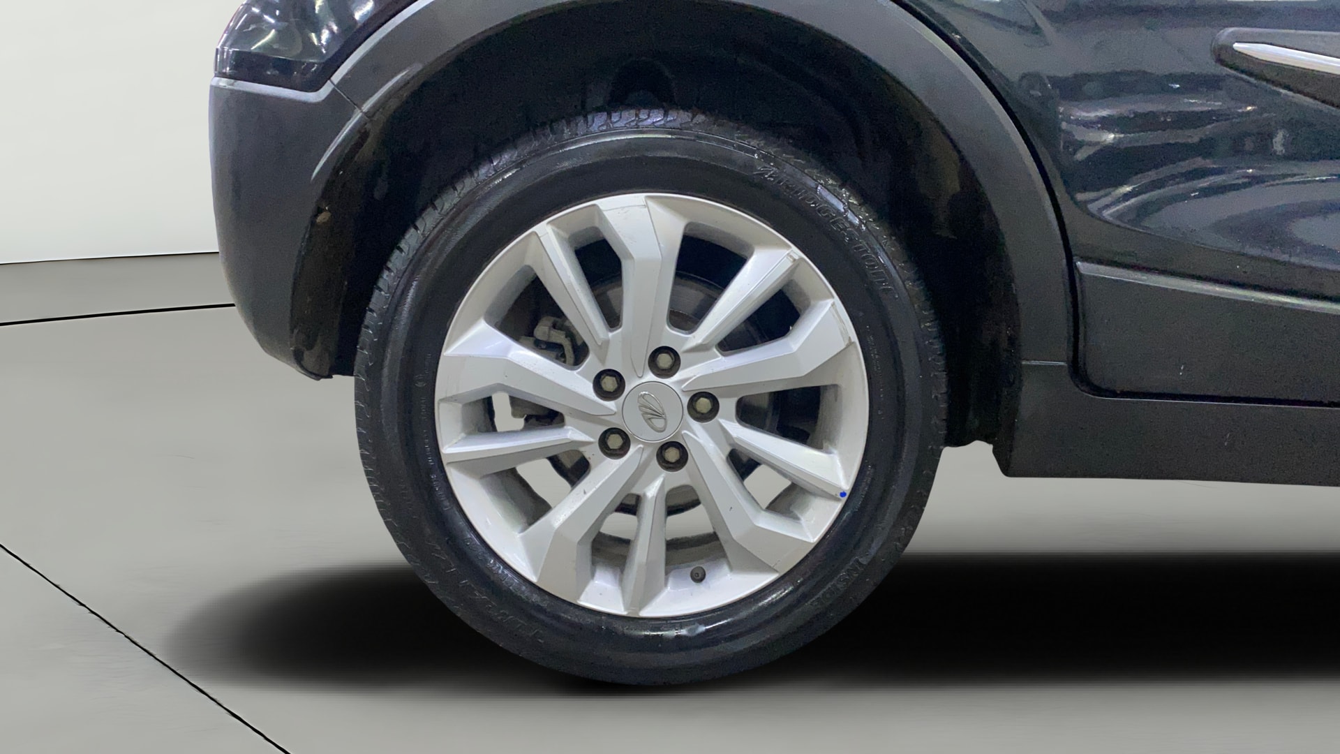 View 2019 Mahindra XUV300 W4 Petrol BS IV Image 33 Used 2019 Mahindra XUV300 W4 Petrol BS IV Image 33