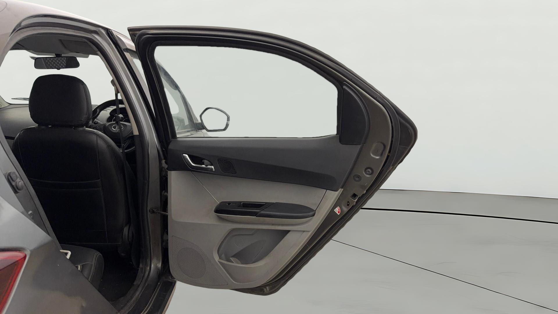 View 2020 Tata Tiago Revotorq XB Image 7 Used 2020 Tata Tiago Revotorq XB Image 7