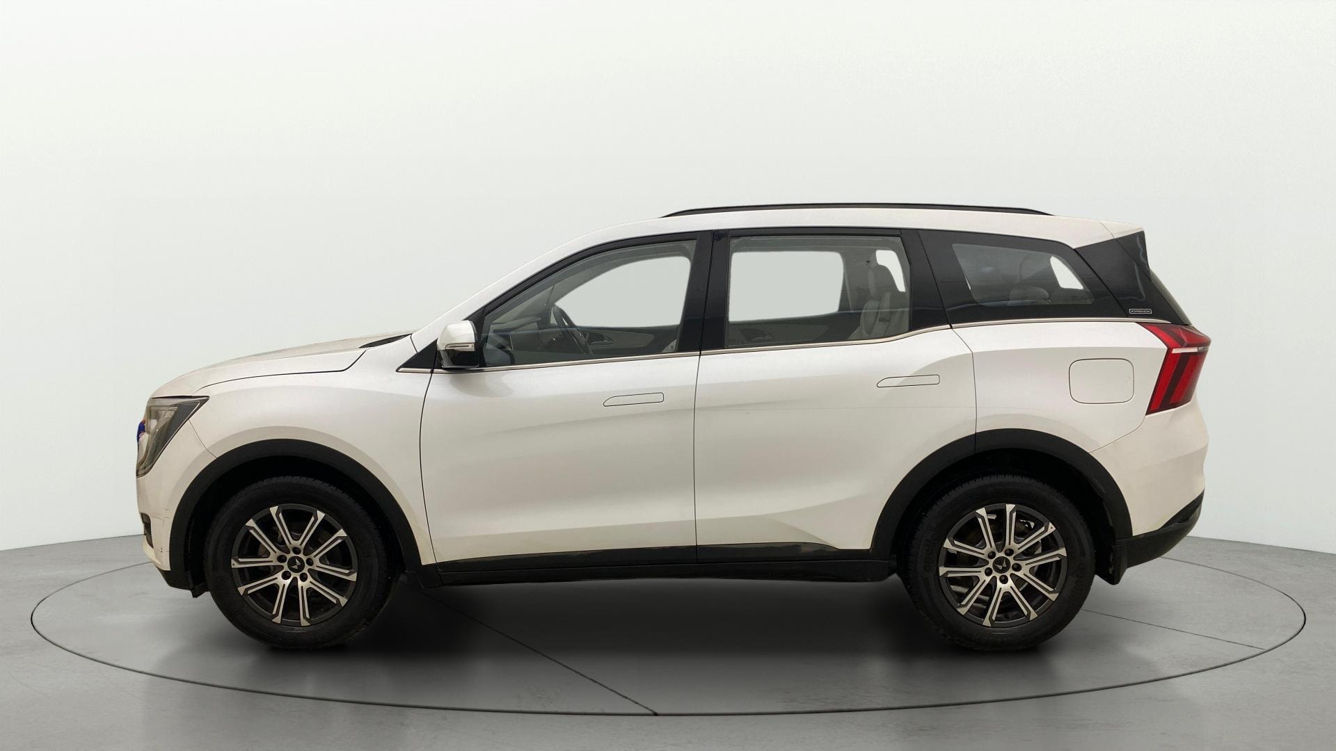 View 2025 Mahindra XUV700 MX Petrol 5 STR Image 28 Used 2025 Mahindra XUV700 MX Petrol 5 STR Image 28
